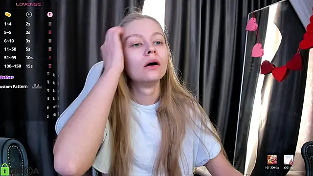 Snapshot of Polumna_cute chatting on 02.14.26 Polumna cute online show from 02.14.26