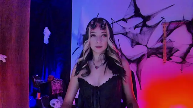 Snapshot of penny_sweett_ chatting on 10.30.25 penny sweett online show from 10.30.25