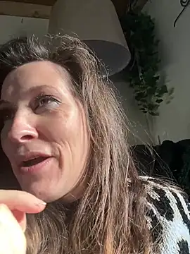 Lwhite1 online show from 03.21.25