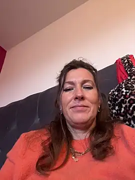 Snapshot of Lwhite1 chatting on 02.18.26 Lwhite1 online show from 02.18.26