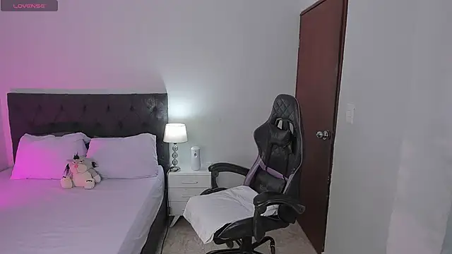 evelyn 23 online show from 10.21.25