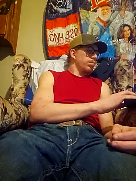 Snapshot of REDHAMMER_ chatting on 03.11.25 REDHAMMER online show from 03.11.25