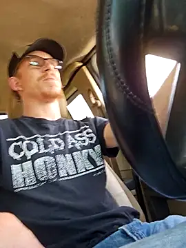 Snapshot of REDHAMMER_ chatting on 09.09.25 REDHAMMER online show from 09.09.25