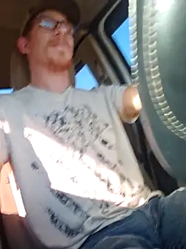 Snapshot of REDHAMMER_ chatting on 11.05.25 REDHAMMER online show from 11.05.25