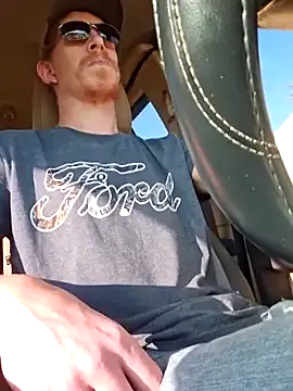 Snapshot of REDHAMMER_ chatting on 11.12.25 REDHAMMER online show from 11.12.25