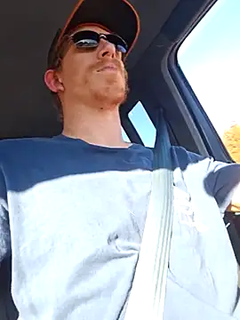 Snapshot of REDHAMMER_ chatting on 02.18.26 REDHAMMER online show from 02.18.26