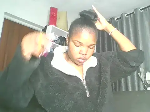 Snapshot of sweet_bigclit chatting on 09.14.25 sweet bigclit online show from 09.14.25