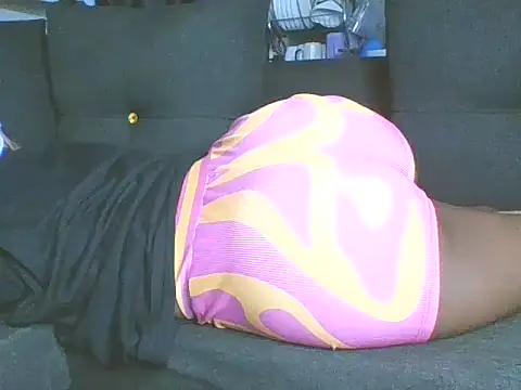 Snapshot of sweet_bigclit chatting on 10.29.25 sweet bigclit online show from 10.29.25