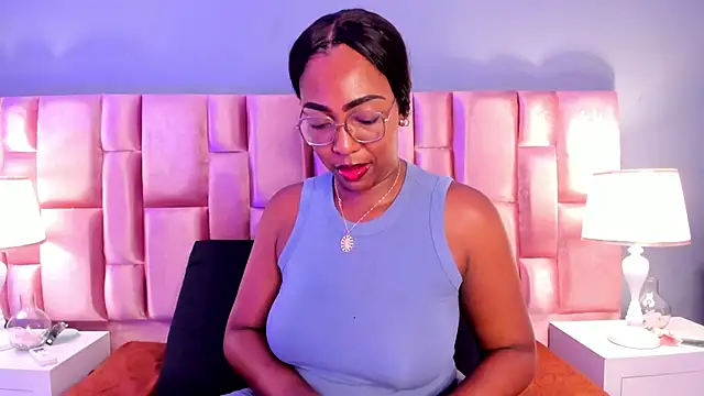 Snapshot of dirtyvictoria chatting on 09.18.25 dirtyvictoria online show from 09.18.25