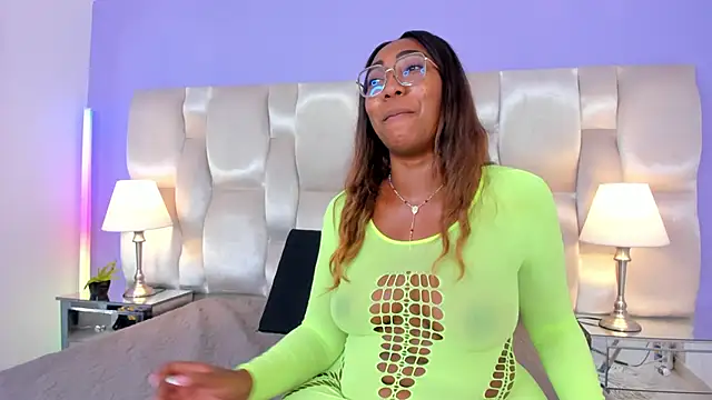 Snapshot of dirtyvictoria chatting on 09.28.25 dirtyvictoria online show from 09.28.25