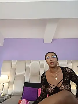 Snapshot of dirtyvictoria chatting on 11.25.25 dirtyvictoria online show from 11.25.25