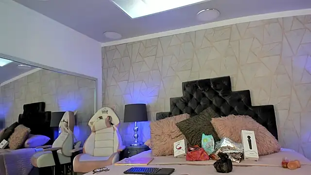 emily parkerr online show from 02.10.25