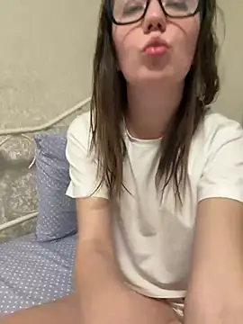 Snapshot of BeatriceTender chatting on 02.05.25 BeatriceTender online show from 02.05.25