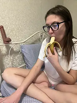 Snapshot of BeatriceTender chatting on 02.11.25 BeatriceTender online show from 02.11.25