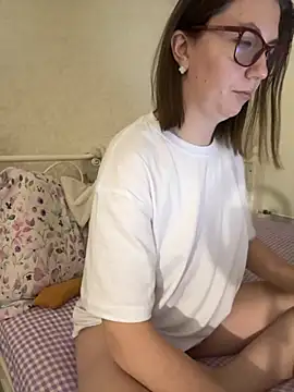 Snapshot of BeatriceTender chatting on 11.12.25 BeatriceTender online show from 11.12.25