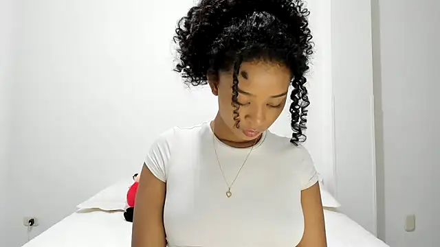 Snapshot of avellanatammy chatting on 12.11.24 avellanatammy online show from 12.11.24