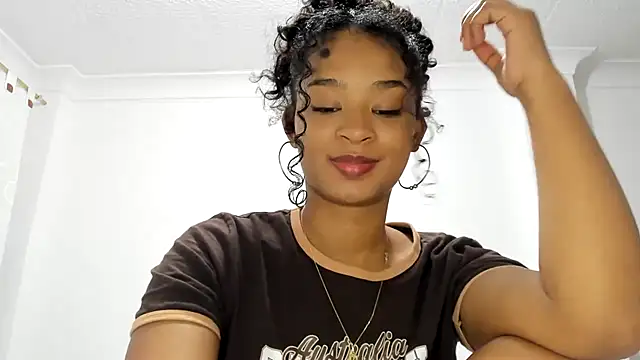 Snapshot of avellanatammy chatting on 02.04.25 avellanatammy online show from 02.04.25