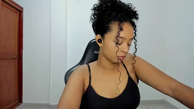 Snapshot of avellanatammy chatting on 11.20.25 avellanatammy online show from 11.20.25