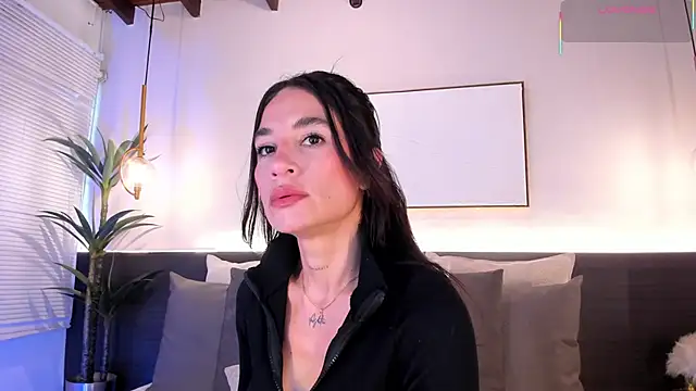 Snapshot of AgattaDuque chatting on 06.02.26 AgattaDuque online show from 06.02.26