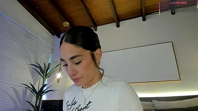 Snapshot of AgattaDuque chatting on 06.13.26 AgattaDuque online show from 06.13.26