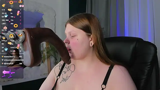 Snapshot of AuroraDemoni chatting on 02.28.25 AuroraDemoni online show from 02.28.25