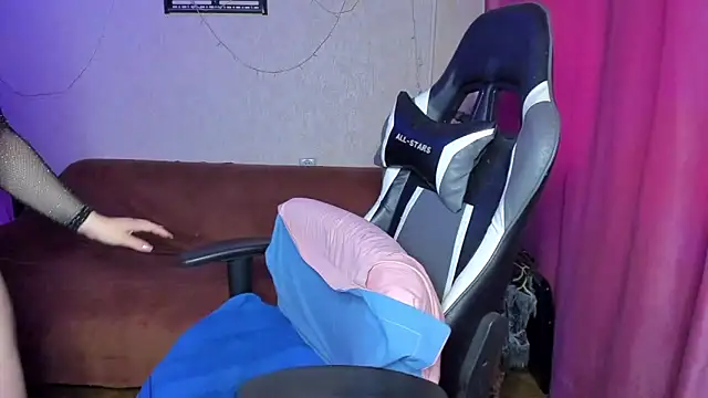 Snapshot of Milafoxxxy chatting on 09.18.25 Milafoxxxy online show from 09.18.25