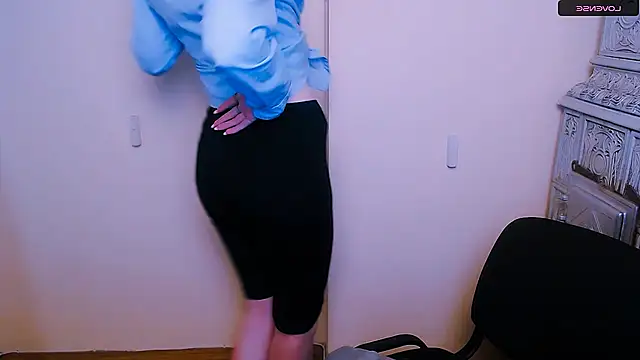 Snapshot of AmandaSell chatting on 02.14.25 AmandaSell online show from 02.14.25