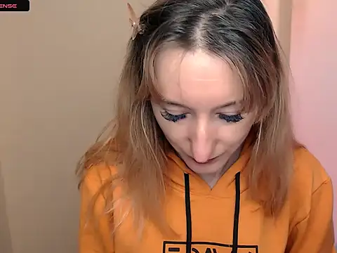 Snapshot of AmandaSell chatting on 10.03.25 AmandaSell online show from 10.03.25