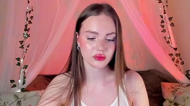 Snapshot of MishkaMe chatting on 12.10.24 MishkaMe online show from 12.10.24