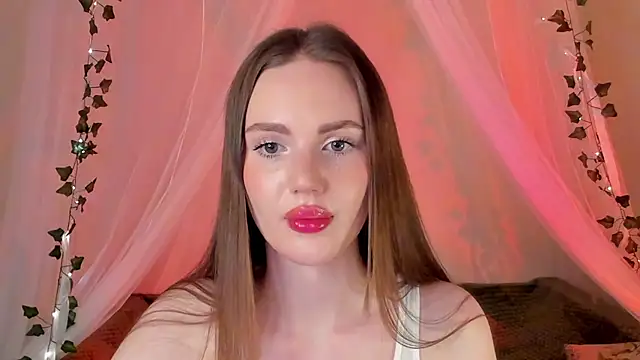 Snapshot of MishkaMe chatting on 12.10.24 MishkaMe online show from 12.10.24