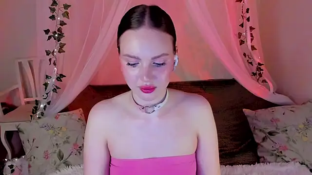 Snapshot of MishkaMe chatting on 12.17.24 MishkaMe online show from 12.17.24