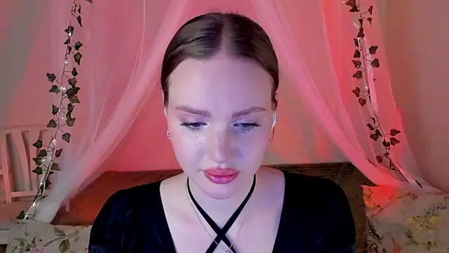 Snapshot of MishkaMe chatting on 12.19.24 MishkaMe online show from 12.19.24