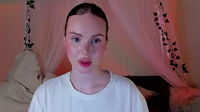 Snapshot of MishkaMe chatting on 02.03.25 MishkaMe online show from 02.03.25