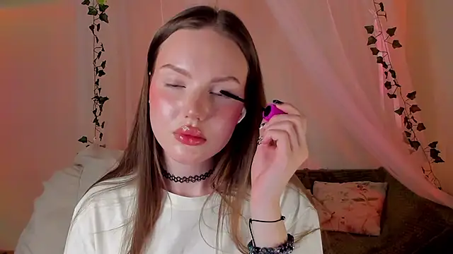 Snapshot of MishkaMe chatting on 02.09.25 MishkaMe online show from 02.09.25