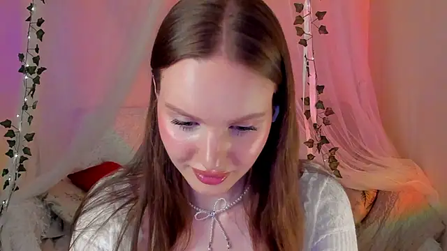 Snapshot of MishkaMe chatting on 03.21.25 MishkaMe online show from 03.21.25