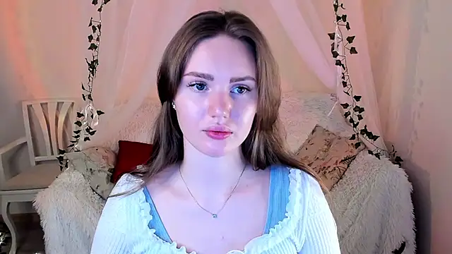 Snapshot of MishkaMe chatting on 10.12.25 MishkaMe online show from 10.12.25