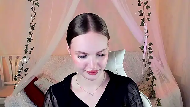 Snapshot of MishkaMe chatting on 10.26.25 MishkaMe online show from 10.26.25