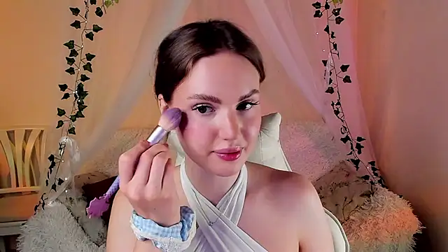 Snapshot of MishkaMe chatting on 11.04.25 MishkaMe online show from 11.04.25