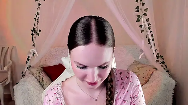 Snapshot of MishkaMe chatting on 11.20.25 MishkaMe online show from 11.20.25