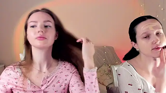 Snapshot of MishkaMe chatting on 11.27.25 MishkaMe online show from 11.27.25