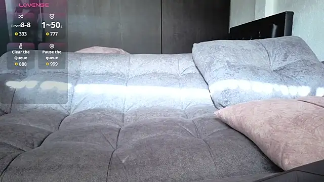 Snapshot of AnyElish chatting on 11.19.25 AnyElish online show from 11.19.25