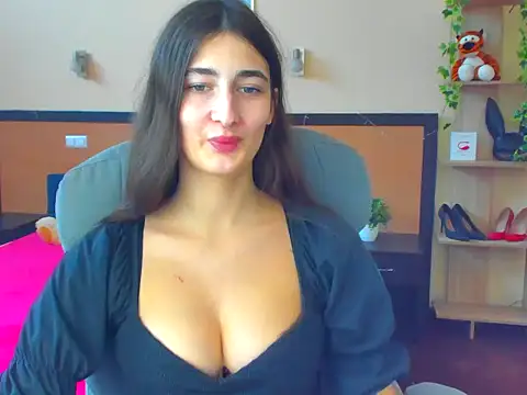 Snapshot of Moon-liza chatting on 01.23.25 Moon-liza online show from 01.23.25