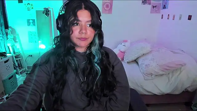 Snapshot of StephaniFox chatting on 01.20.25 StephaniFox online show from 01.20.25