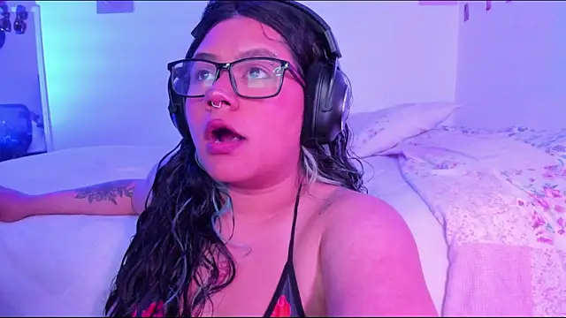 Snapshot of StephaniFox chatting on 01.22.25 StephaniFox online show from 01.22.25