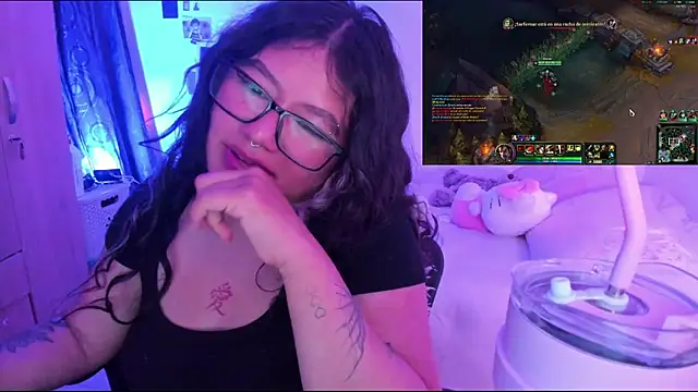 Snapshot of StephaniFox chatting on 01.28.25 StephaniFox online show from 01.28.25