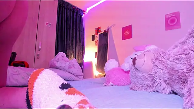 Snapshot of StephaniFox chatting on 01.31.25 StephaniFox online show from 01.31.25