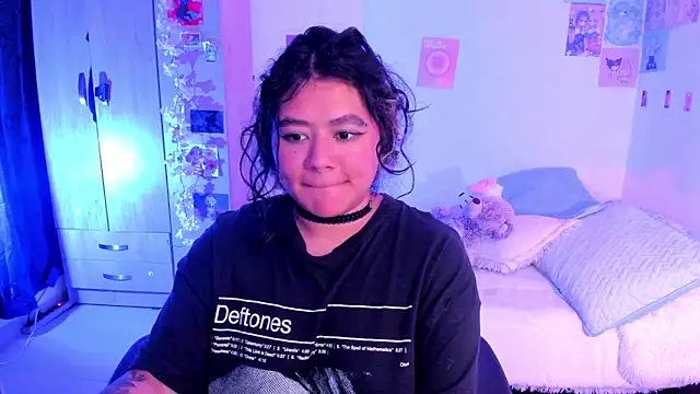 Snapshot of StephaniFox chatting on 02.24.25 StephaniFox online show from 02.24.25