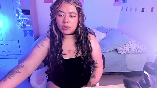 Snapshot of StephaniFox chatting on 03.07.25 StephaniFox online show from 03.07.25