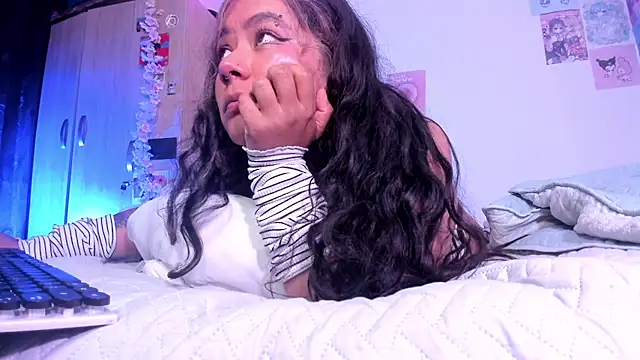 Snapshot of StephaniFox chatting on 03.22.25 StephaniFox online show from 03.22.25