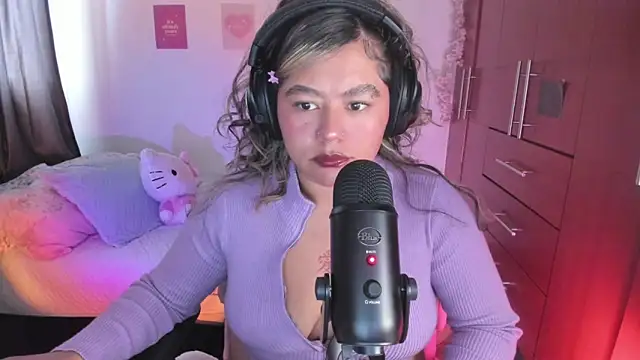 Snapshot of StephaniFox chatting on 09.08.25 StephaniFox online show from 09.08.25